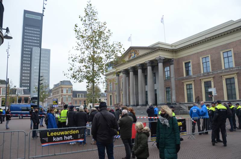 Demonstranten KOZP bij intocht Sinterklaas