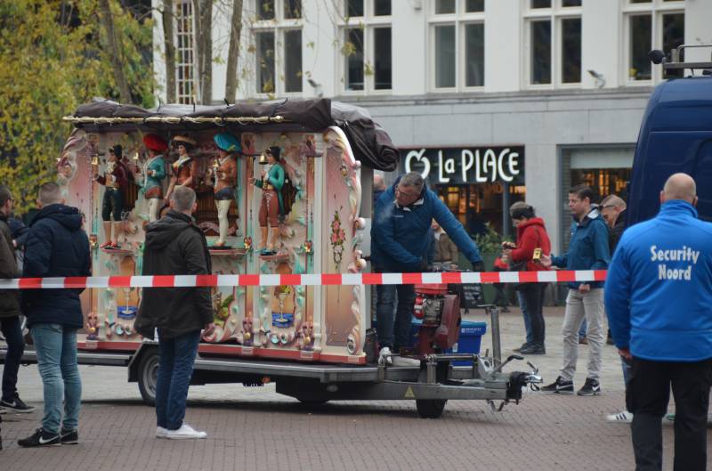 Demonstranten KOZP bij intocht Sinterklaas