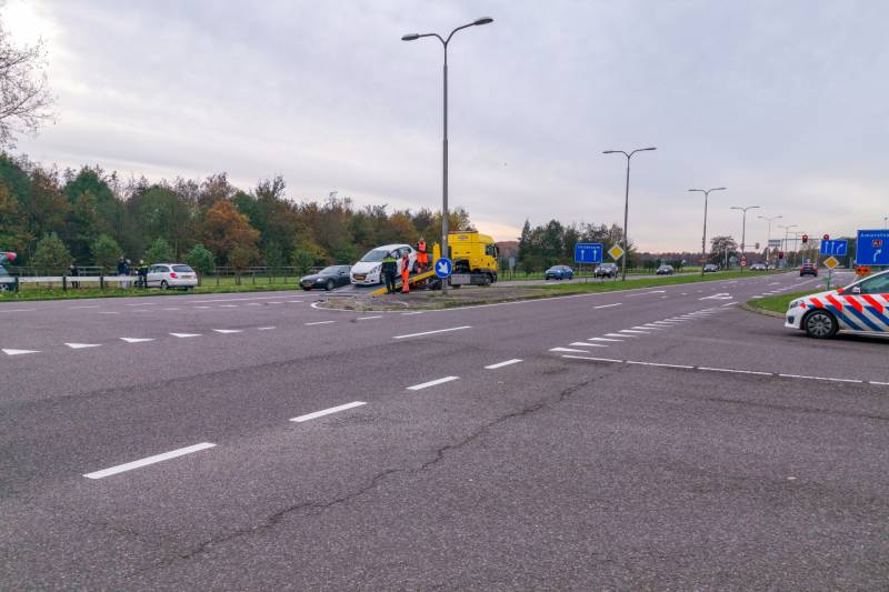 Flinke ravage bij aanrijding op kruising