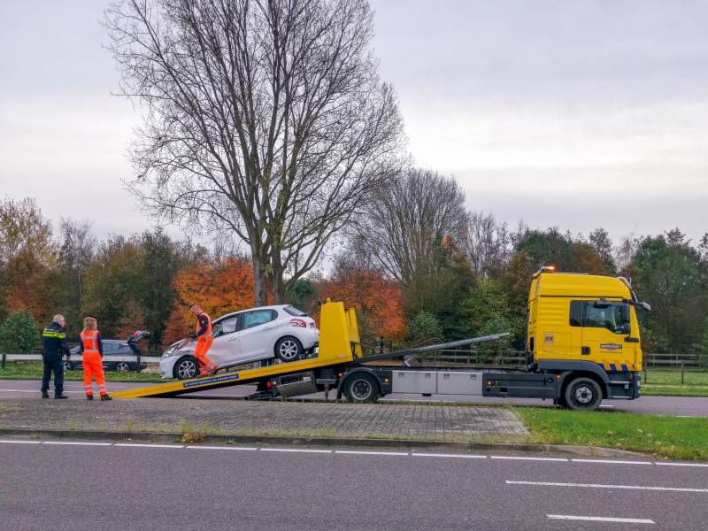 Flinke ravage bij aanrijding op kruising