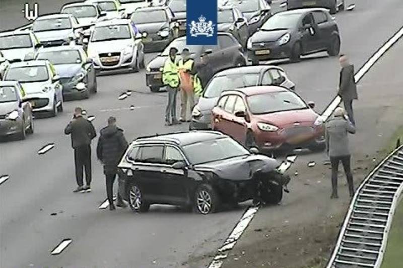 #Woerden Drukte op de snelweg door ongeval met meerdere voertuigen Rijksweg A12 Woerden.