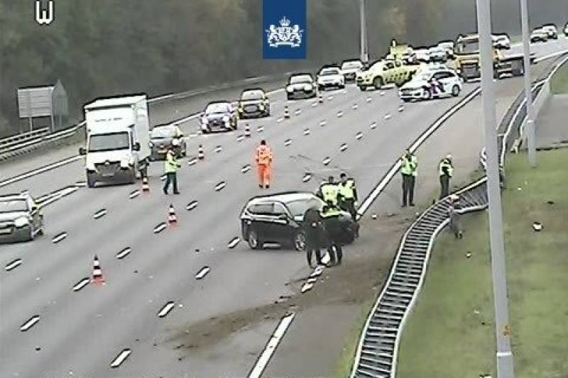 Drukte op de snelweg door ongeval met meerdere voertuigen
