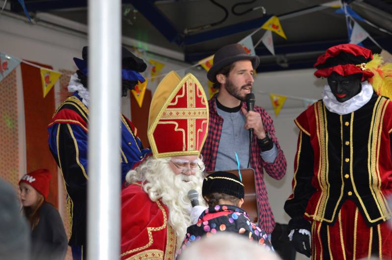 Gemoedelijke sinterklaas intocht Schiebroek