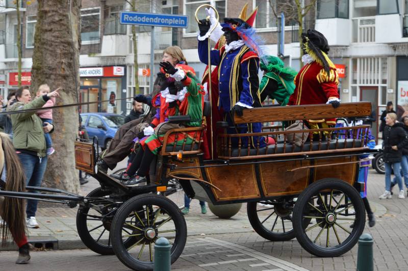 Gemoedelijke sinterklaas intocht Schiebroek
