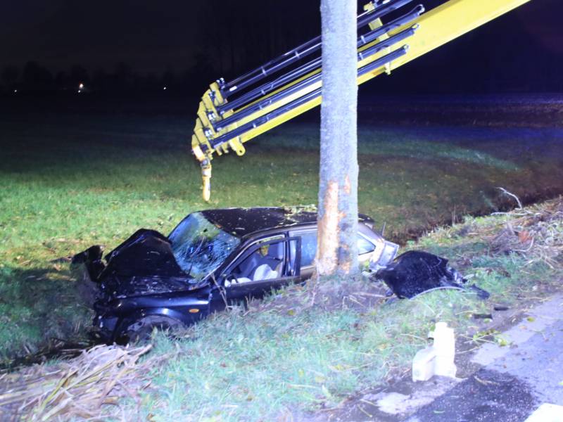 Bestuurder gewond na crash in sloot