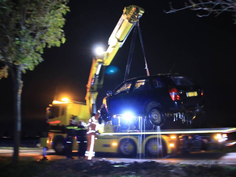 Bestuurder gewond na crash in sloot