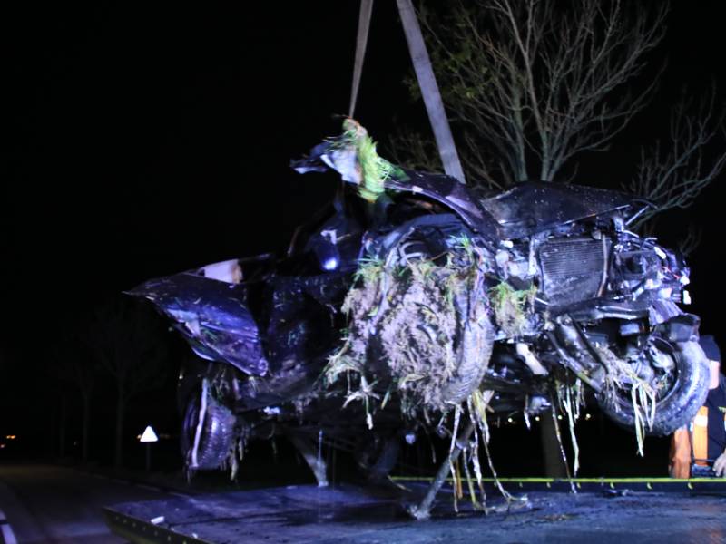 Bestuurder gewond na crash in sloot