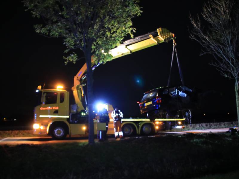 Bestuurder gewond na crash in sloot