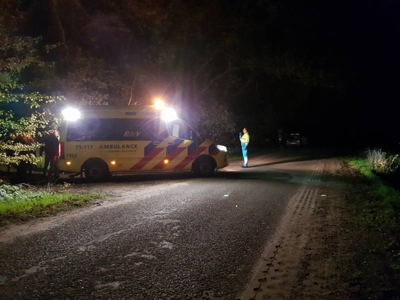 Man onder invloed valt van fiets