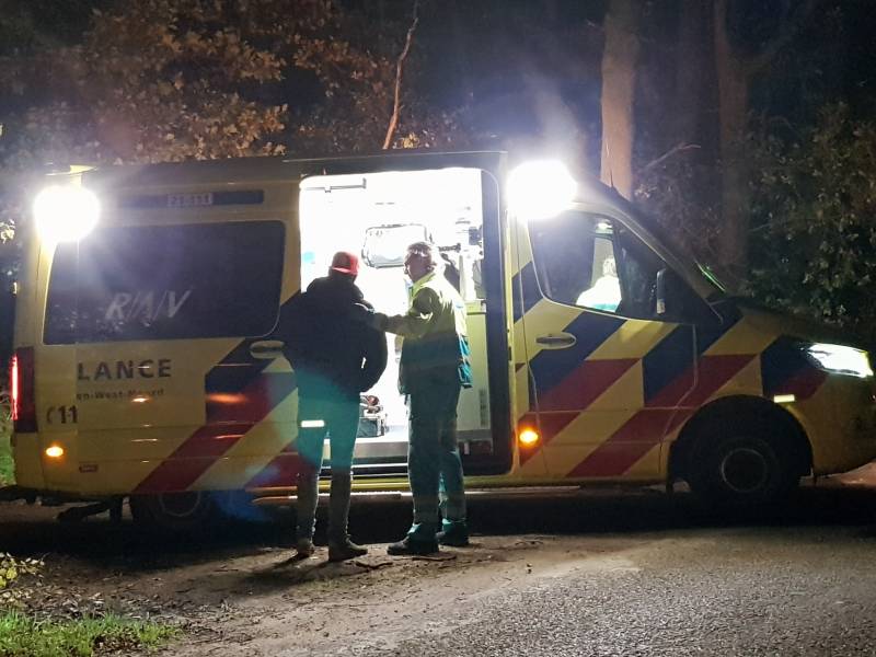 Man onder invloed valt van fiets