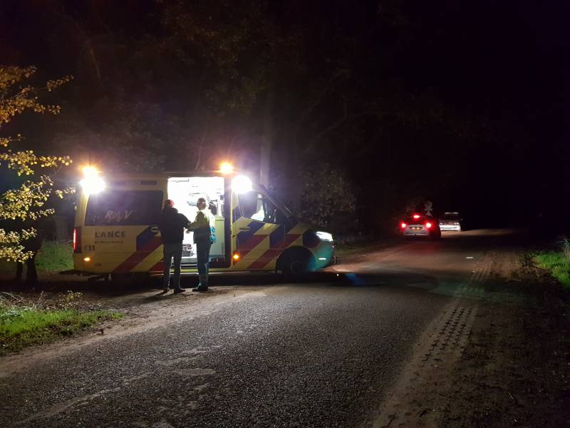 Man onder invloed valt van fiets