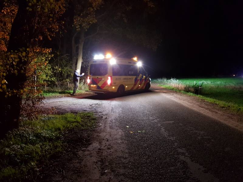 Man onder invloed valt van fiets