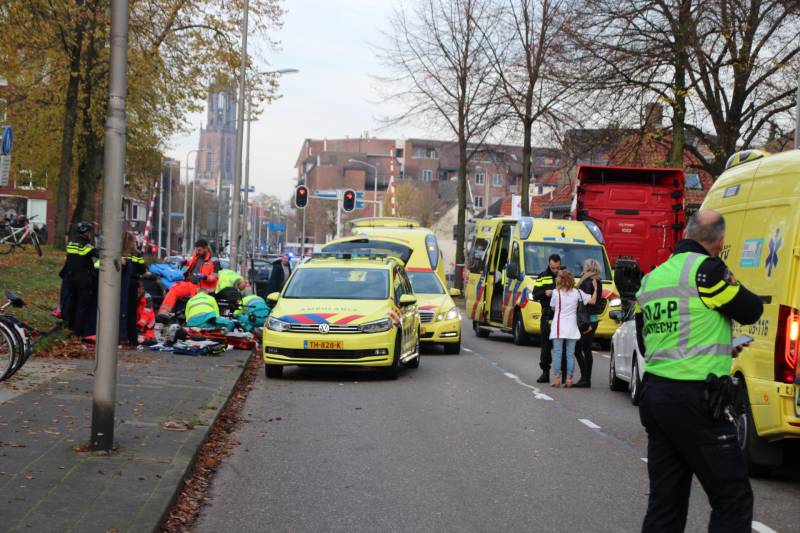 Meerdere fietsers gewond na aanrijding met auto
