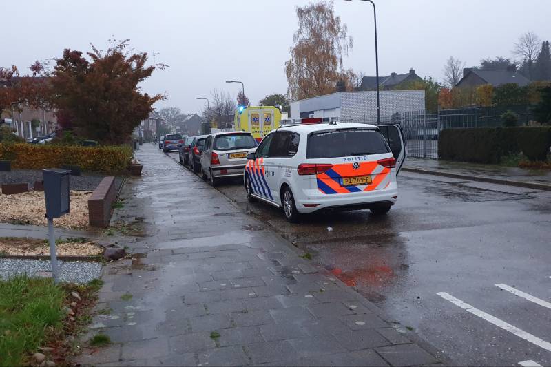 Automobilist gewond na botsing tegen hek