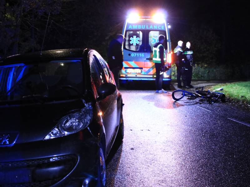 Fietser gewond na aanrijding met personenauto