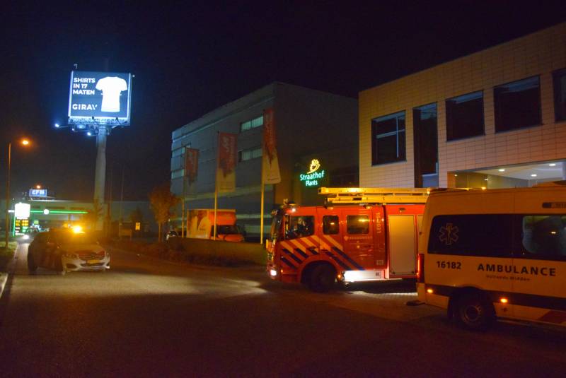 Automobilist botst op geparkeerde personenauto