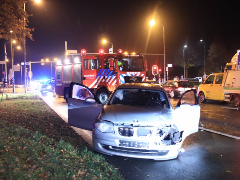 Flinke schade bij aanrijding op druk kruispunt