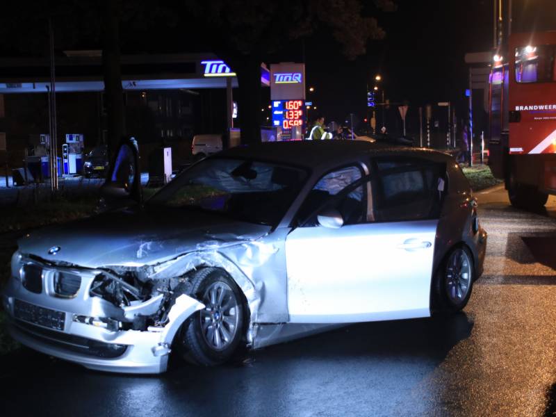 Flinke schade bij aanrijding op druk kruispunt