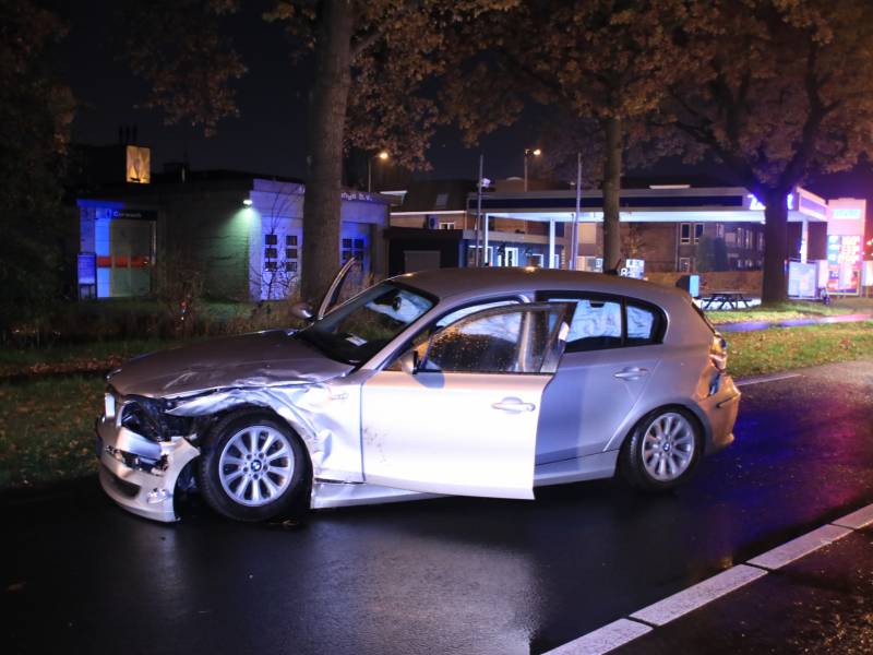 Flinke schade bij aanrijding op druk kruispunt