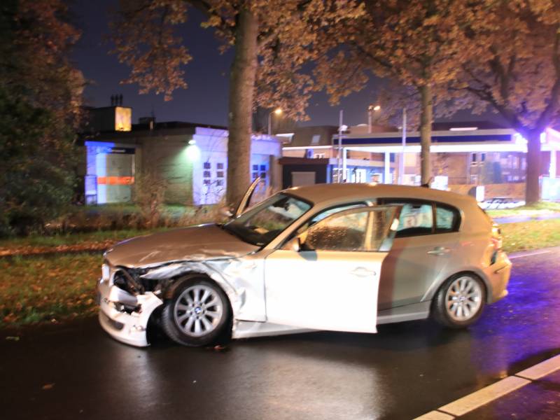 Flinke schade bij aanrijding op druk kruispunt