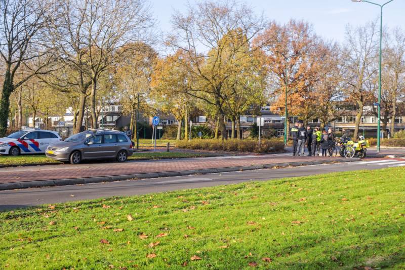 Overstekende fietser aangereden op rotonde