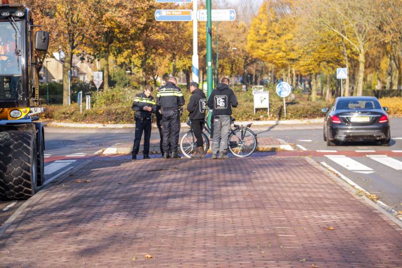 Overstekende fietser aangereden op rotonde