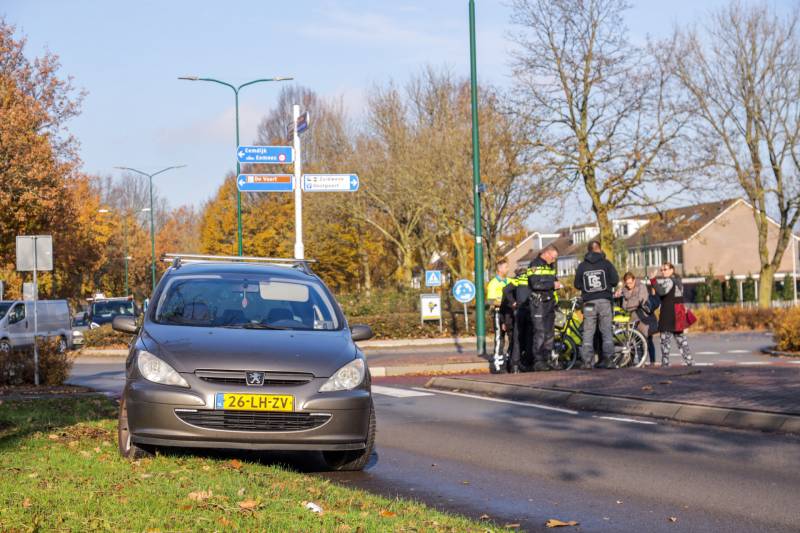 Overstekende fietser aangereden op rotonde