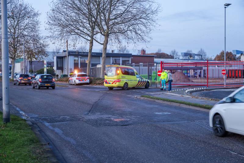 Scooterrijder gaat hard onderuit bedrijventerrein Isselt