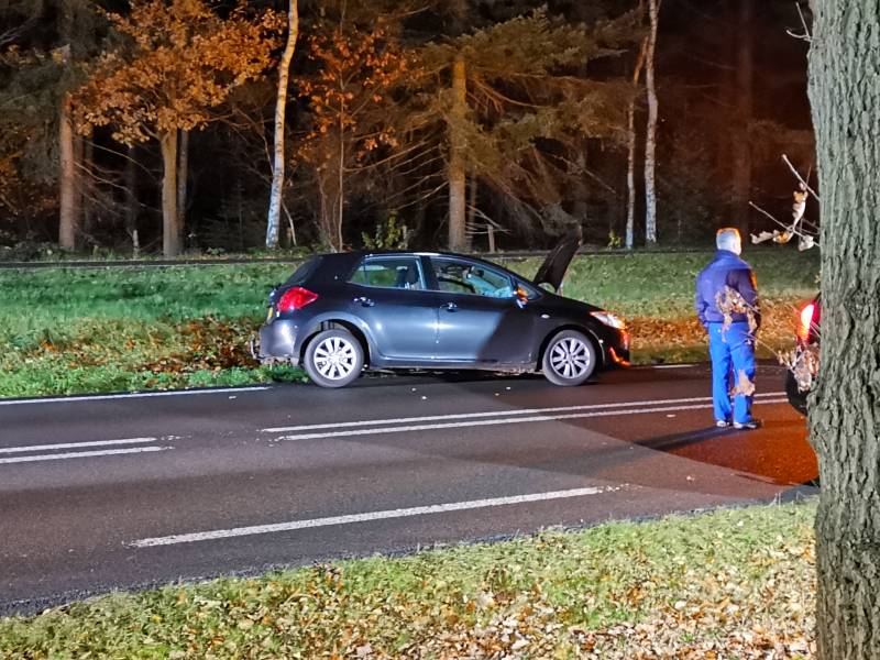 Gewonden na frontale botsing tussen personenbus en auto