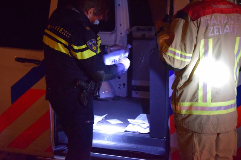 Voertuig uitgebrand op oprit van woning