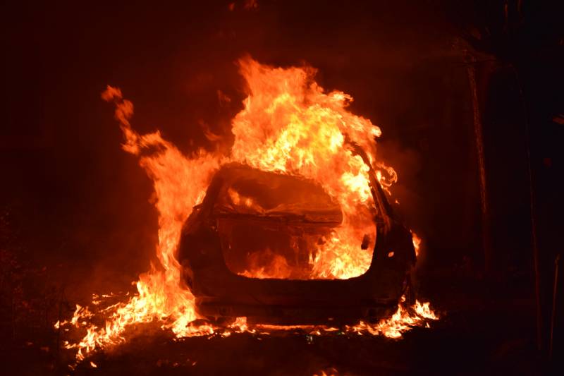 Voertuig uitgebrand op oprit van woning