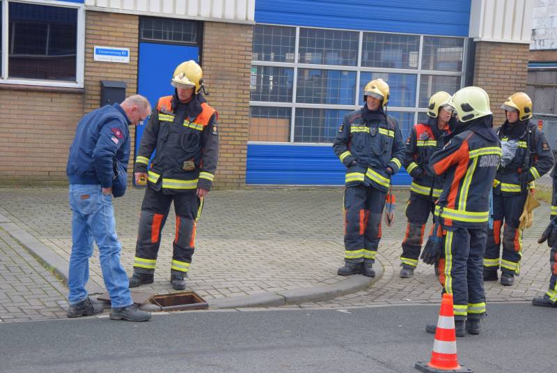 Gaslucht uit riolering op industrieterrein