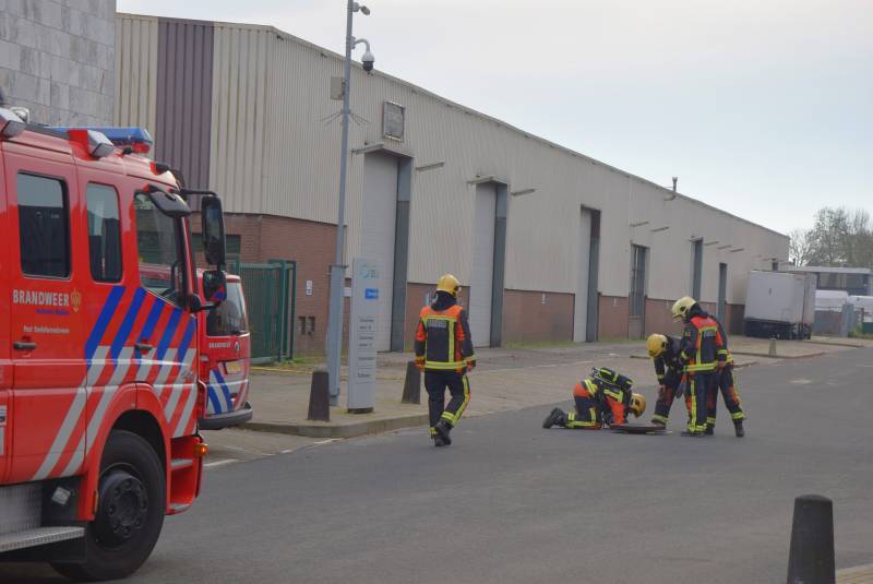 Gaslucht uit riolering op industrieterrein