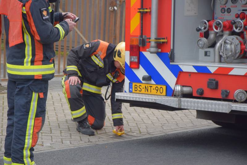 Gaslucht uit riolering op industrieterrein