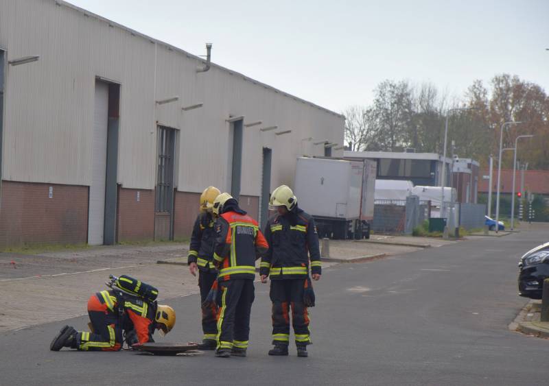Gaslucht uit riolering op industrieterrein