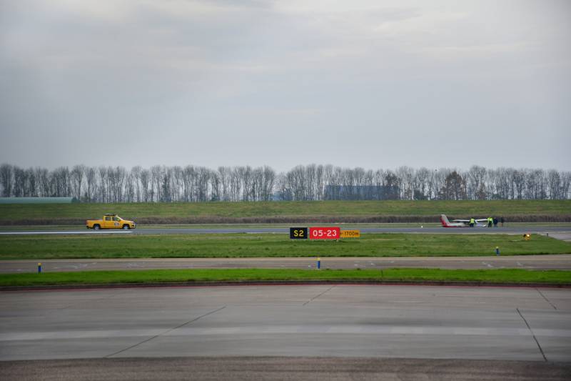 Veel hulpdiensten naar noodsituatie op vliegveld