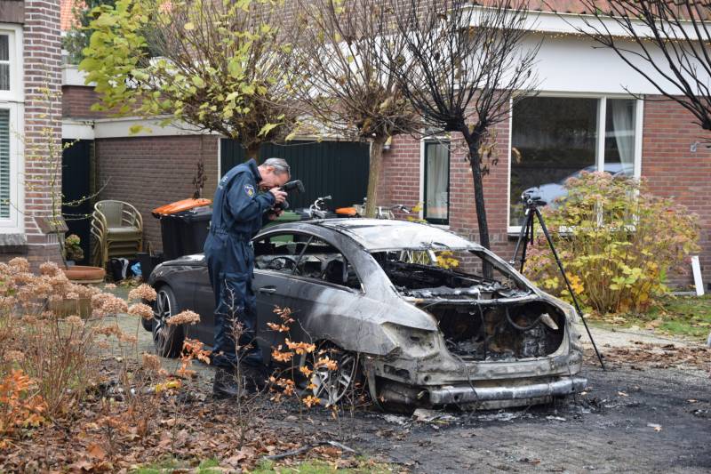 Politie onderzoek na autobrand