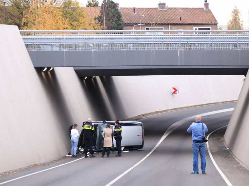 Auto crasht in tunnel