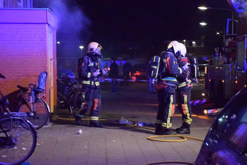 Felle brand in portiek