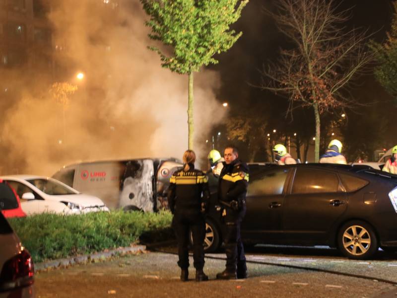 Bedrijfswagen brand volledig uit