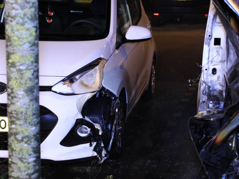 Bedrijfswagen brand volledig uit