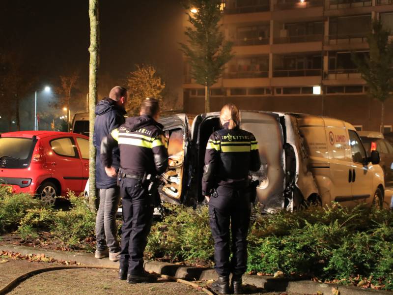 Bedrijfswagen brand volledig uit