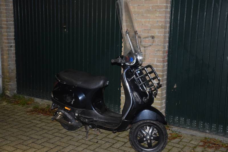 Scooterbestuurder botst op paal raakt gewond