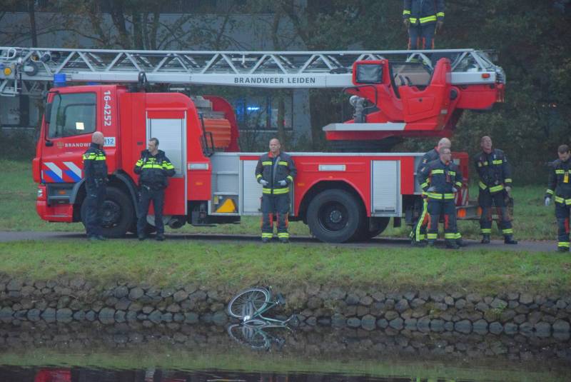 Zoektocht na aantreffen fiets in water