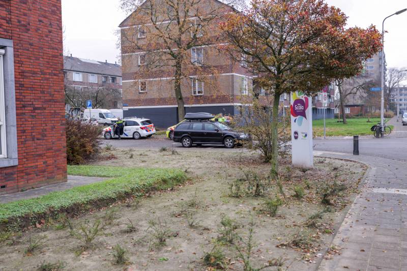 Fietsster gewond bij aanrijding door auto in Schuilenburg