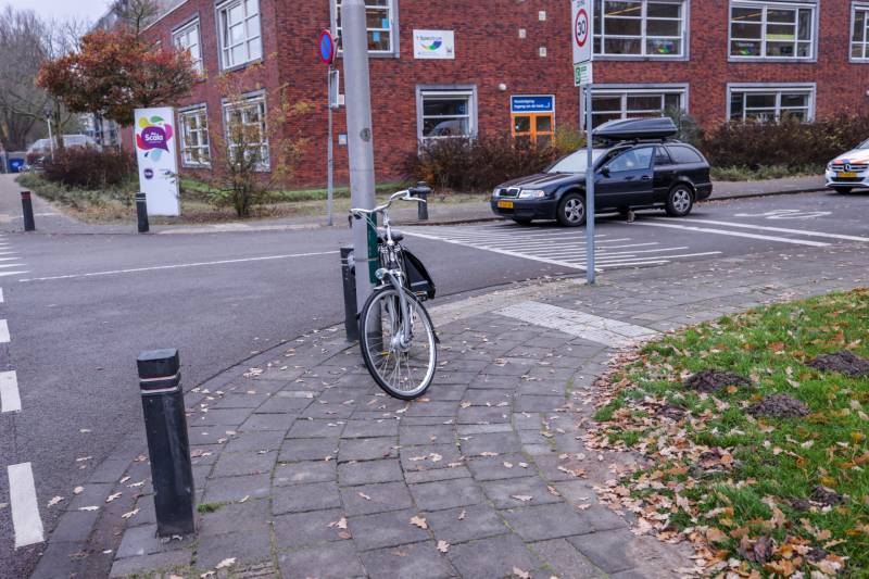 Fietsster gewond bij aanrijding door auto in Schuilenburg