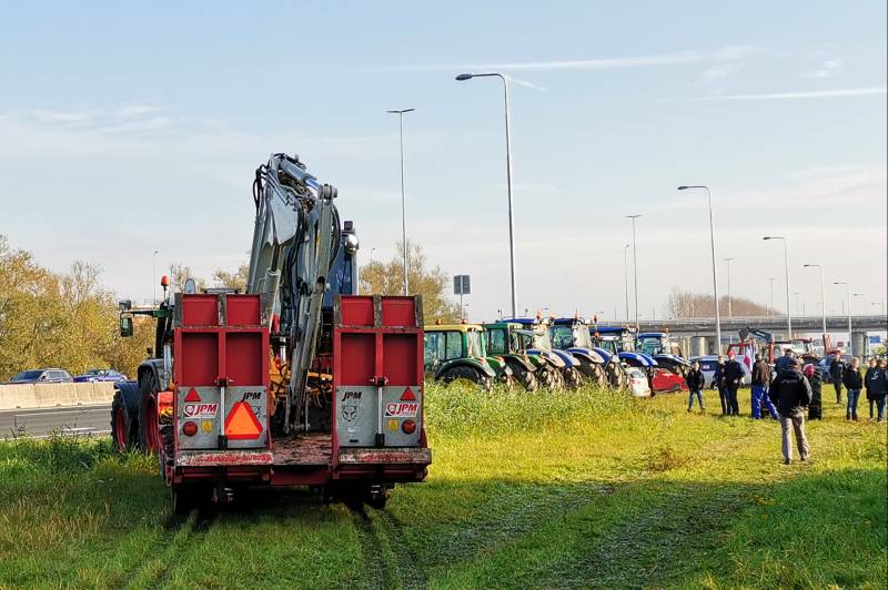 Boerenprotest knooppunt Maanderbroek