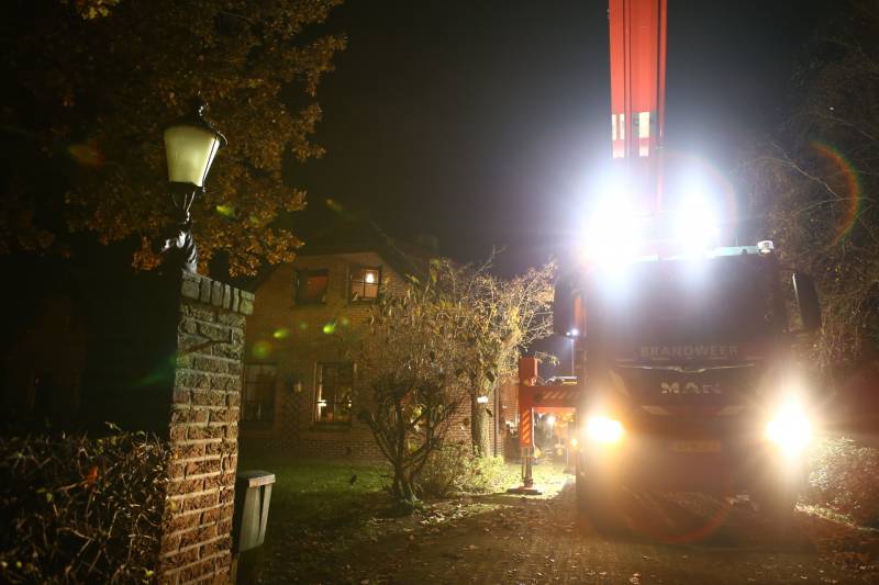 Veel rook bij schoorsteenbrand