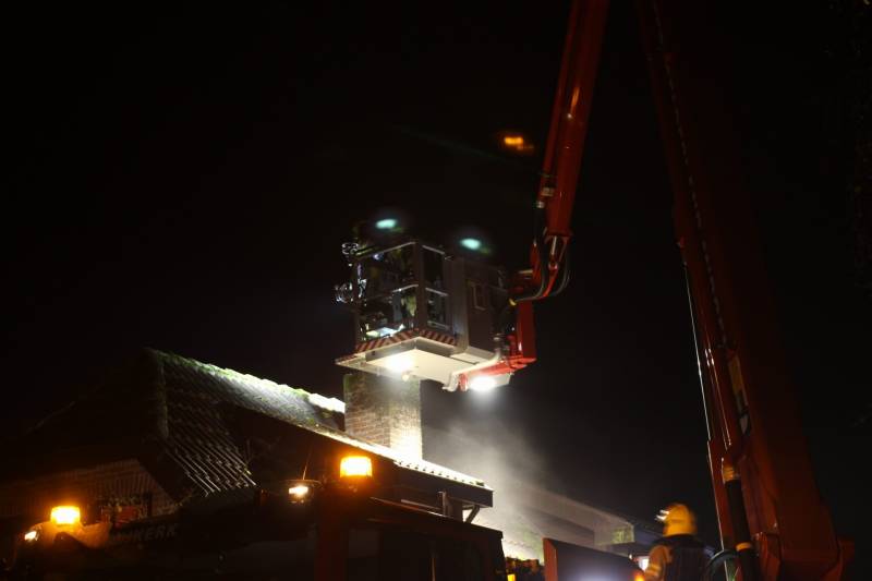 Veel rook bij schoorsteenbrand