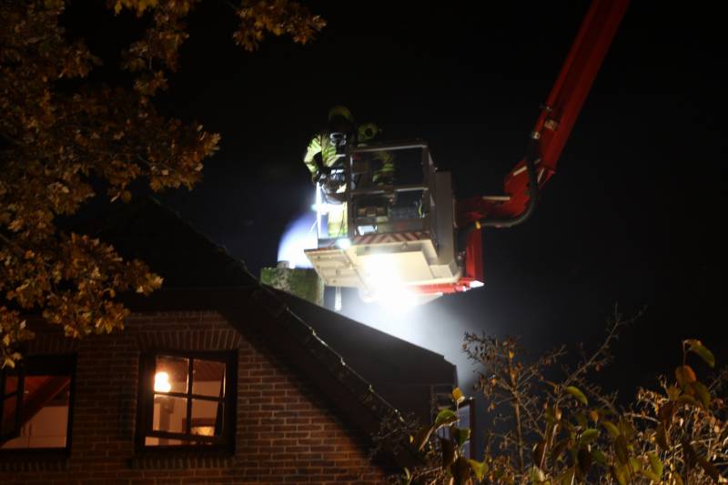 Veel rook bij schoorsteenbrand